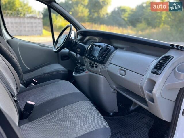 Білий Рено Трафік, об'ємом двигуна 2 л та пробігом 350 тис. км за 7999 $, фото 13 на Automoto.ua