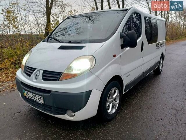 Білий Рено Трафік, об'ємом двигуна 2 л та пробігом 380 тис. км за 8800 $, фото 2 на Automoto.ua