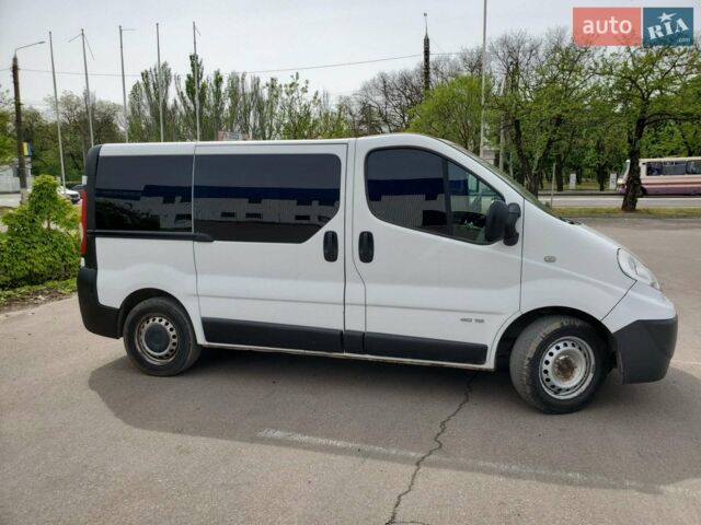 Белый Рено Трафик, объемом двигателя 2 л и пробегом 300 тыс. км за 7500 $, фото 2 на Automoto.ua