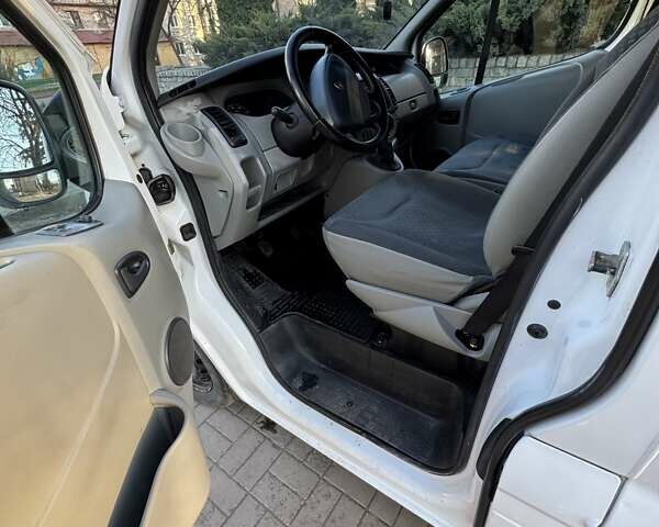 Білий Рено Трафік, об'ємом двигуна 2 л та пробігом 370 тис. км за 6900 $, фото 13 на Automoto.ua