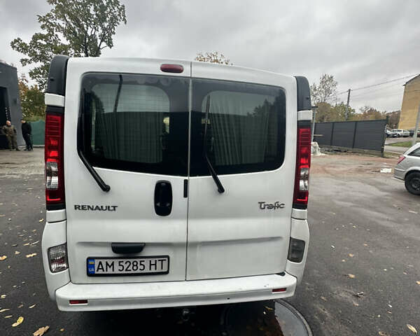 Белый Рено Трафик, объемом двигателя 2 л и пробегом 408 тыс. км за 8950 $, фото 3 на Automoto.ua