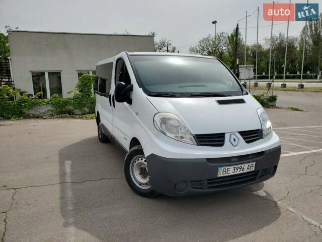 Белый Рено Трафик, объемом двигателя 2 л и пробегом 300 тыс. км за 7500 $, фото 1 на Automoto.ua