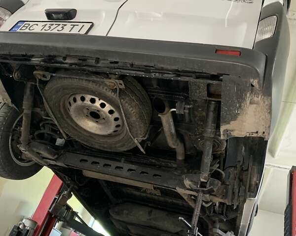 Белый Рено Трафик, объемом двигателя 2 л и пробегом 327 тыс. км за 9900 $, фото 5 на Automoto.ua