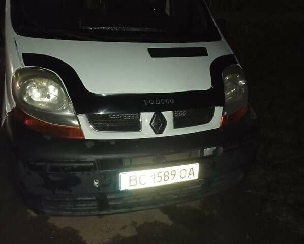 Белый Рено Трафик, объемом двигателя 1.9 л и пробегом 268 тыс. км за 6000 $, фото 2 на Automoto.ua