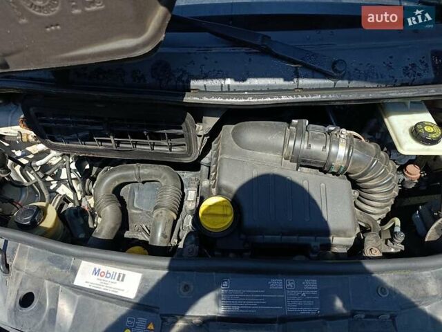 Рено Трафик 2007 в Львове на Automoto.ua Белый Рено Трафик, объемом двигателя 2 л и пробегом 184 тыс. км за 13000 $, фото 7 на Automoto.ua