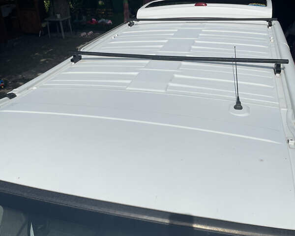 Белый Рено Трафик, объемом двигателя 2.46 л и пробегом 326 тыс. км за 9900 $, фото 11 на Automoto.ua