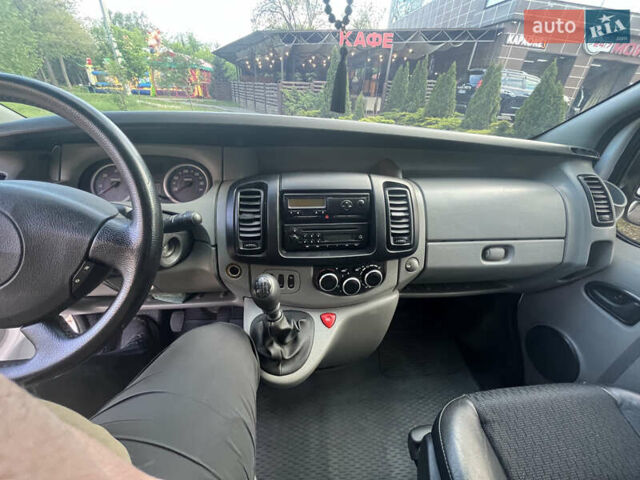 Білий Рено Трафік, об'ємом двигуна 2.46 л та пробігом 347 тис. км за 9000 $, фото 11 на Automoto.ua