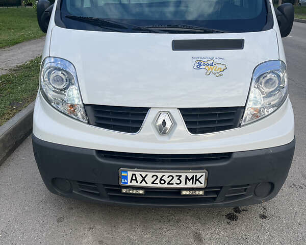 Білий Рено Трафік, об'ємом двигуна 2.46 л та пробігом 347 тис. км за 9000 $, фото 1 на Automoto.ua