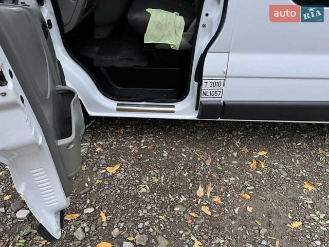 Белый Рено Трафик, объемом двигателя 2 л и пробегом 400 тыс. км за 9200 $, фото 11 на Automoto.ua