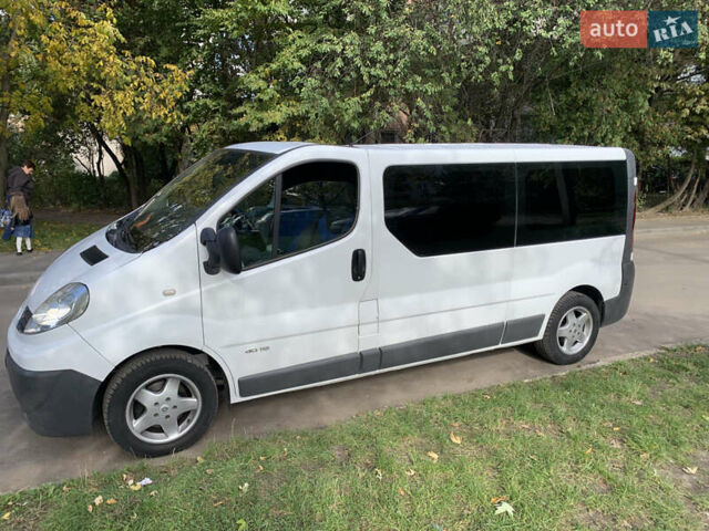 Белый Рено Трафик, объемом двигателя 2 л и пробегом 327 тыс. км за 9900 $, фото 2 на Automoto.ua