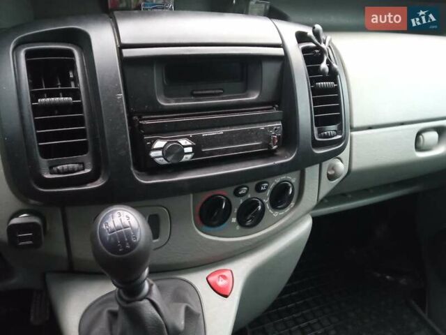 Белый Рено Трафик, объемом двигателя 1.87 л и пробегом 291 тыс. км за 7000 $, фото 2 на Automoto.ua
