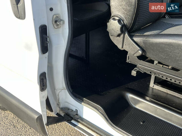 Белый Рено Трафик, объемом двигателя 2 л и пробегом 470 тыс. км за 8650 $, фото 31 на Automoto.ua