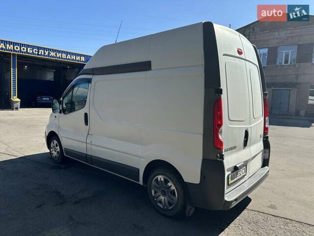 Белый Рено Трафик, объемом двигателя 2 л и пробегом 360 тыс. км за 7000 $, фото 5 на Automoto.ua