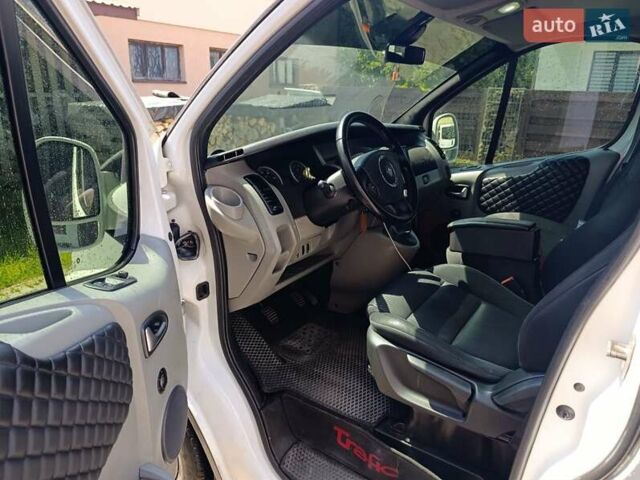 Рено Трафик 2007 в Львове на Automoto.ua Белый Рено Трафик, объемом двигателя 2 л и пробегом 184 тыс. км за 13000 $, фото 9 на Automoto.ua