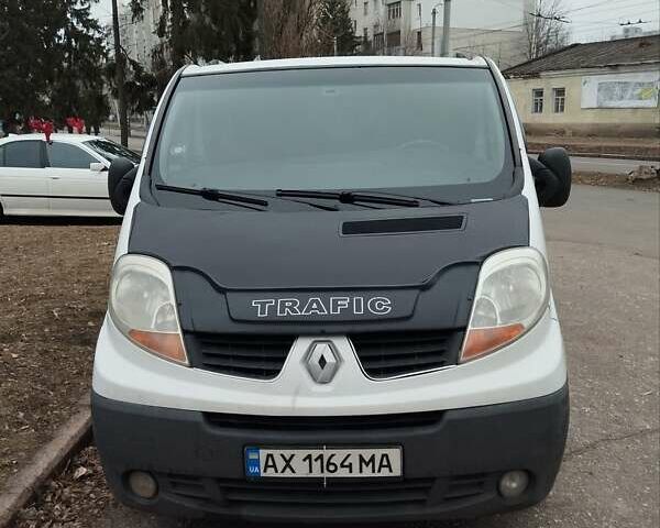 Белый Рено Трафик, объемом двигателя 2 л и пробегом 300 тыс. км за 8000 $, фото 1 на Automoto.ua