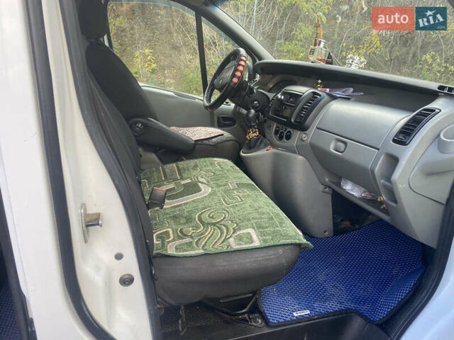 Білий Рено Трафік, об'ємом двигуна 2 л та пробігом 392 тис. км за 9706 $, фото 5 на Automoto.ua