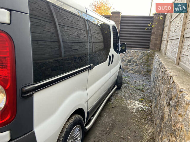 Білий Рено Трафік, об'ємом двигуна 2 л та пробігом 326 тис. км за 6850 $, фото 4 на Automoto.ua