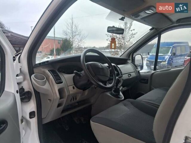 Белый Рено Трафик, объемом двигателя 2 л и пробегом 221 тыс. км за 8600 $, фото 5 на Automoto.ua