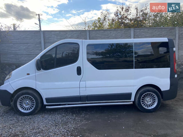 Білий Рено Трафік, об'ємом двигуна 2 л та пробігом 326 тис. км за 6850 $, фото 1 на Automoto.ua