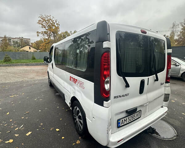 Белый Рено Трафик, объемом двигателя 2 л и пробегом 410 тыс. км за 8800 $, фото 1 на Automoto.ua