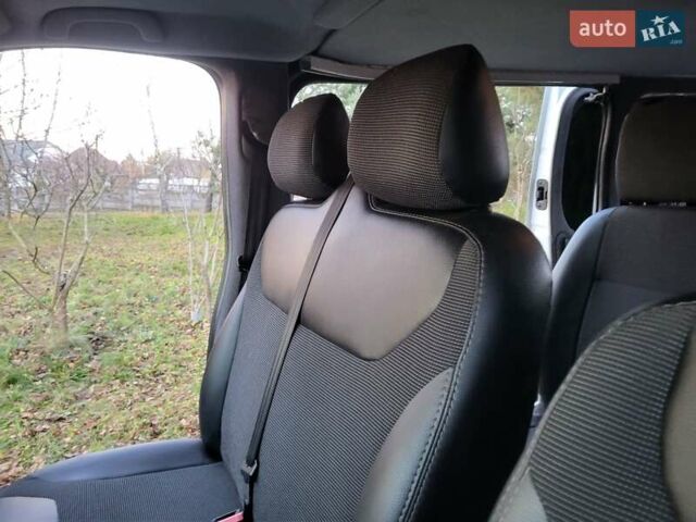 Белый Рено Трафик, объемом двигателя 2 л и пробегом 261 тыс. км за 8999 $, фото 56 на Automoto.ua