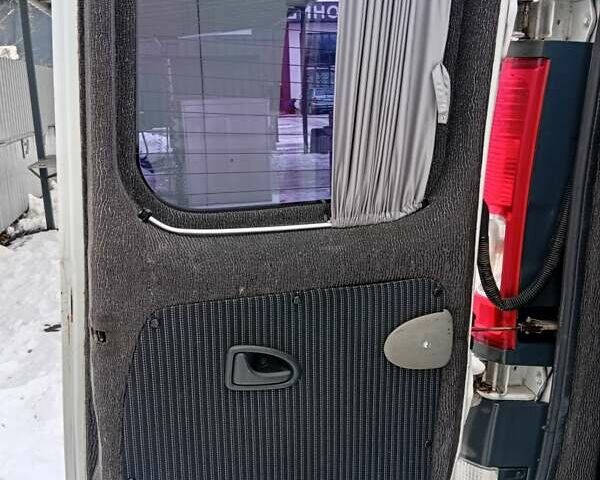 Білий Рено Трафік, об'ємом двигуна 2 л та пробігом 345 тис. км за 9000 $, фото 12 на Automoto.ua