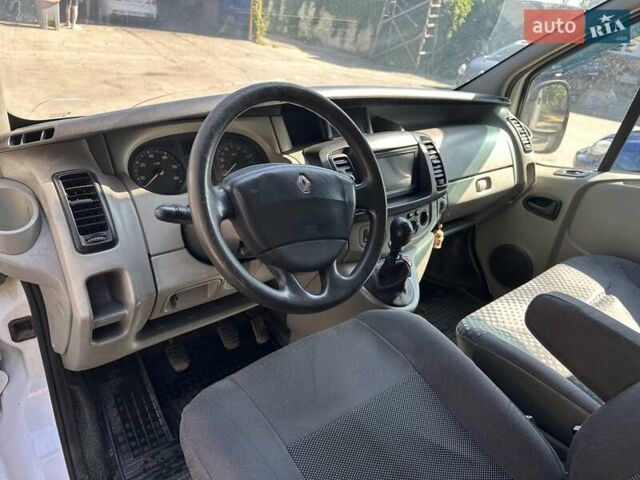 Белый Рено Трафик, объемом двигателя 2 л и пробегом 360 тыс. км за 7000 $, фото 11 на Automoto.ua