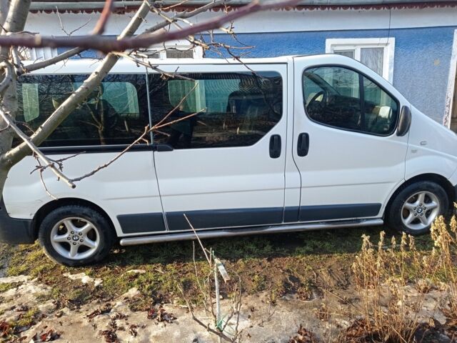 Белый Рено Трафик, объемом двигателя 2 л и пробегом 202 тыс. км за 8500 $, фото 3 на Automoto.ua