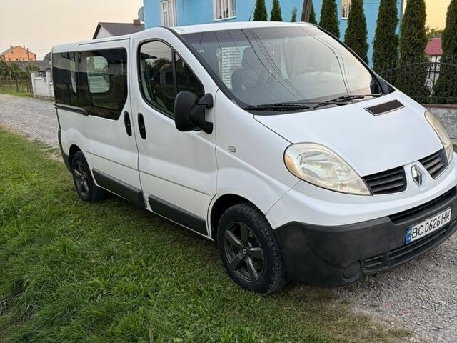 Білий Рено Трафік, об'ємом двигуна 2 л та пробігом 236 тис. км за 8500 $, фото 3 на Automoto.ua