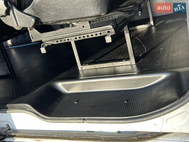 Белый Рено Трафик, объемом двигателя 2 л и пробегом 470 тыс. км за 8650 $, фото 32 на Automoto.ua