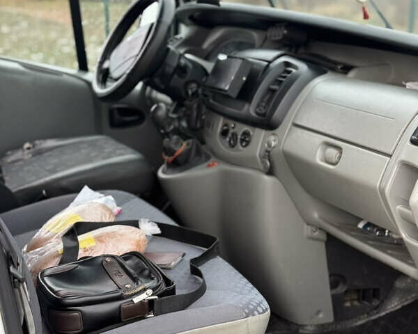 Білий Рено Трафік, об'ємом двигуна 2 л та пробігом 350 тис. км за 7800 $, фото 4 на Automoto.ua
