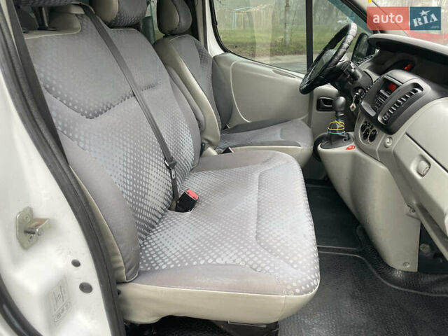 Белый Рено Трафик, объемом двигателя 1.9 л и пробегом 327 тыс. км за 8450 $, фото 10 на Automoto.ua