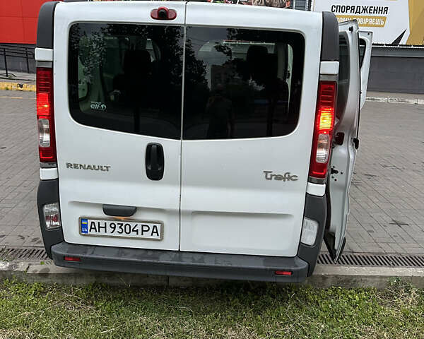 Белый Рено Трафик, объемом двигателя 2 л и пробегом 311 тыс. км за 8000 $, фото 1 на Automoto.ua