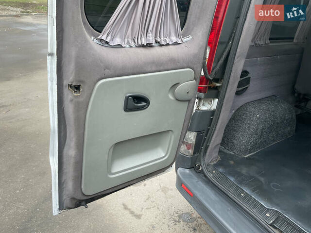 Белый Рено Трафик, объемом двигателя 1.9 л и пробегом 327 тыс. км за 8450 $, фото 20 на Automoto.ua