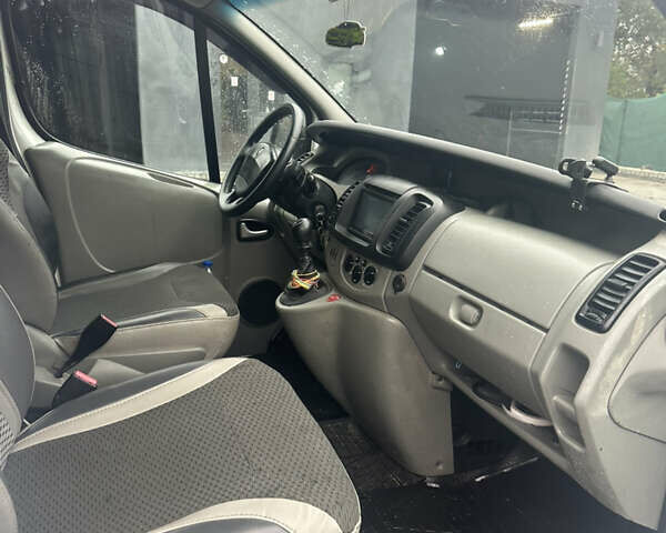 Белый Рено Трафик, объемом двигателя 2 л и пробегом 408 тыс. км за 8950 $, фото 11 на Automoto.ua