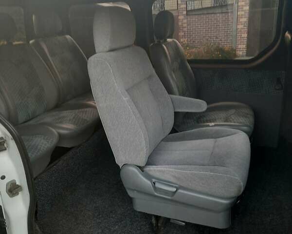 Белый Рено Трафик, объемом двигателя 2 л и пробегом 296 тыс. км за 8000 $, фото 6 на Automoto.ua