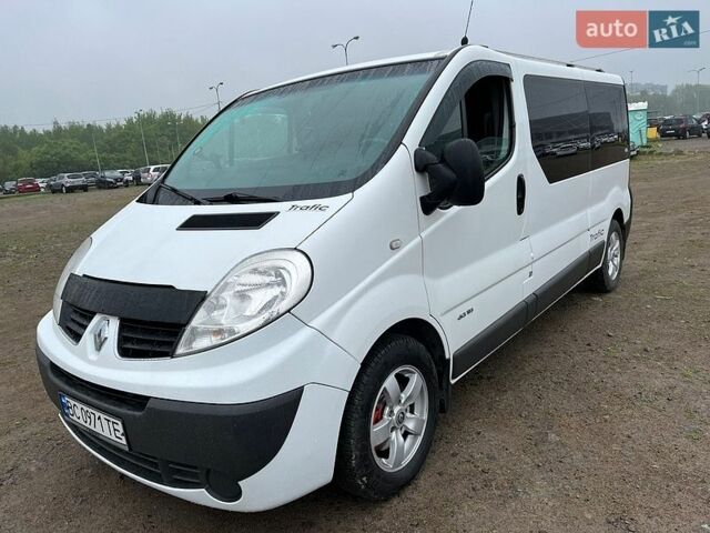 Белый Рено Трафик, объемом двигателя 2 л и пробегом 240 тыс. км за 9900 $, фото 1 на Automoto.ua