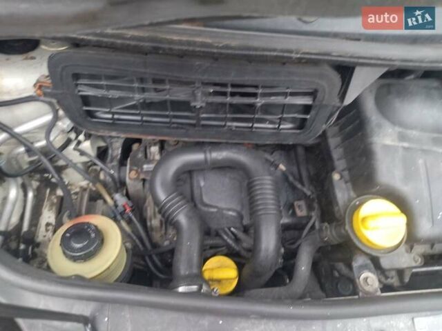 Белый Рено Трафик, объемом двигателя 2 л и пробегом 311 тыс. км за 7600 $, фото 4 на Automoto.ua