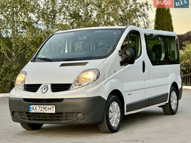 Белый Рено Трафик, объемом двигателя 2 л и пробегом 337 тыс. км за 8555 $, фото 1 на Automoto.ua