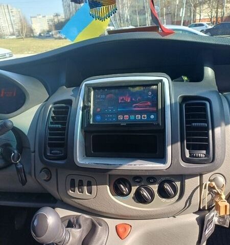 Білий Рено Трафік, об'ємом двигуна 2.5 л та пробігом 478 тис. км за 8400 $, фото 19 на Automoto.ua