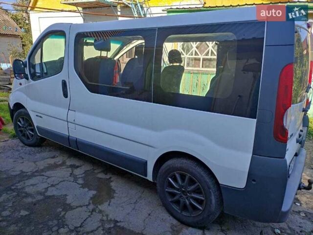 Белый Рено Трафик, объемом двигателя 2.5 л и пробегом 378 тыс. км за 8300 $, фото 4 на Automoto.ua