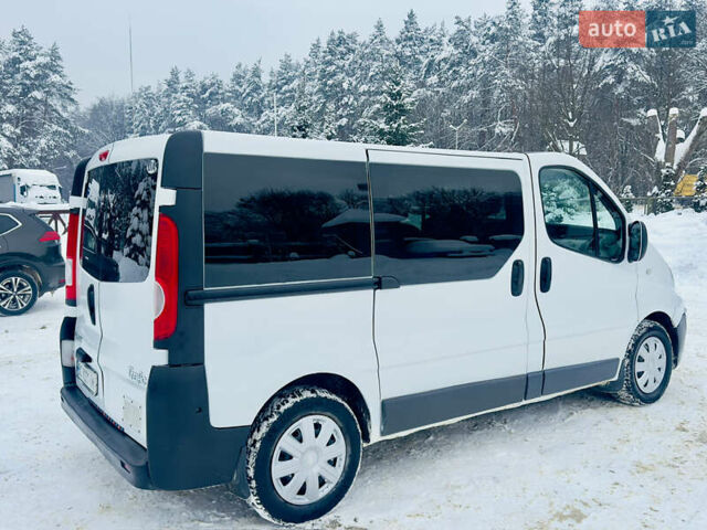 Белый Рено Трафик, объемом двигателя 2 л и пробегом 241 тыс. км за 7950 $, фото 6 на Automoto.ua