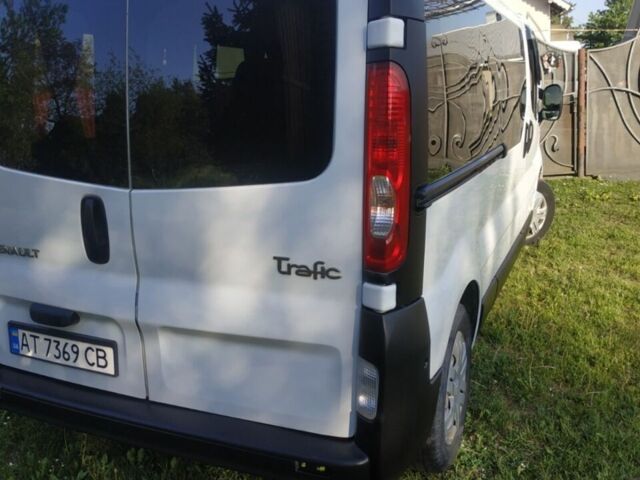 Белый Рено Трафик, объемом двигателя 2 л и пробегом 218 тыс. км за 10300 $, фото 3 на Automoto.ua