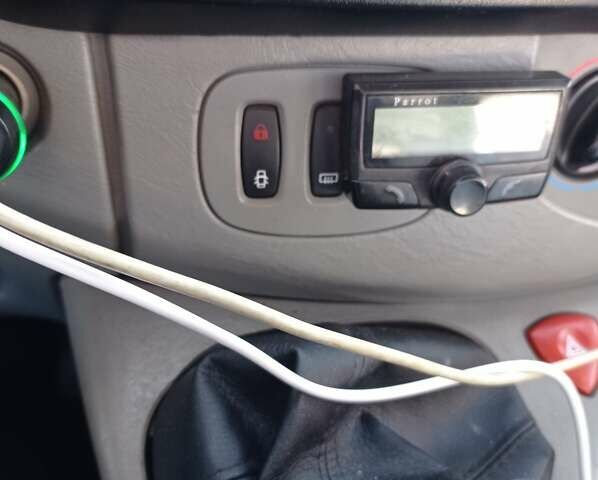 Білий Рено Трафік, об'ємом двигуна 2 л та пробігом 230 тис. км за 9500 $, фото 13 на Automoto.ua