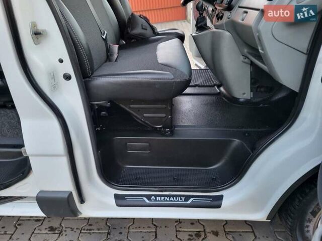 Белый Рено Трафик, объемом двигателя 2 л и пробегом 261 тыс. км за 8999 $, фото 74 на Automoto.ua