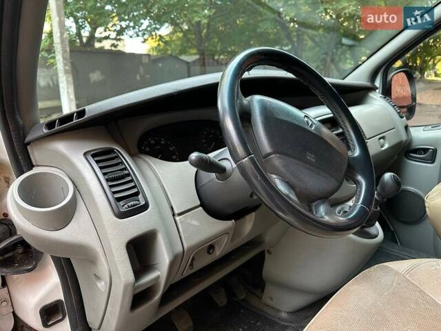 Білий Рено Трафік, об'ємом двигуна 2 л та пробігом 318 тис. км за 7400 $, фото 4 на Automoto.ua