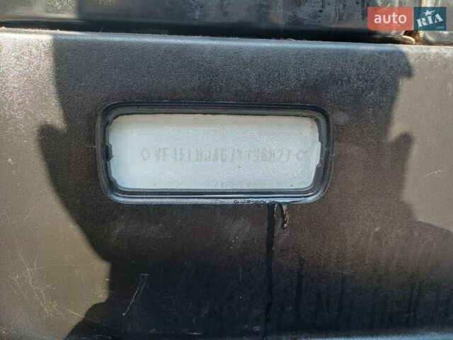 Білий Рено Трафік, об'ємом двигуна 2.5 л та пробігом 478 тис. км за 8400 $, фото 27 на Automoto.ua