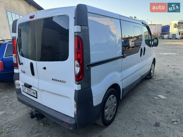 Белый Рено Трафик, объемом двигателя 2 л и пробегом 260 тыс. км за 7600 $, фото 2 на Automoto.ua