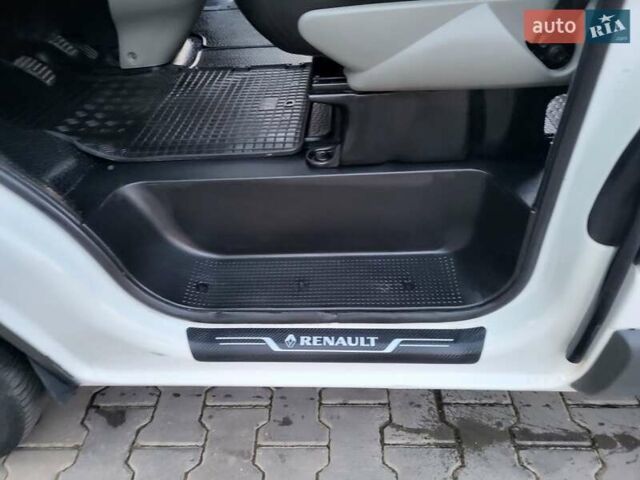 Белый Рено Трафик, объемом двигателя 2 л и пробегом 261 тыс. км за 8999 $, фото 52 на Automoto.ua
