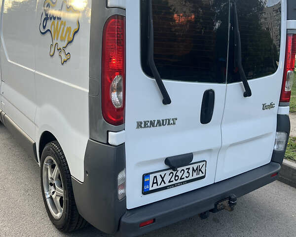 Білий Рено Трафік, об'ємом двигуна 2.46 л та пробігом 347 тис. км за 9000 $, фото 4 на Automoto.ua